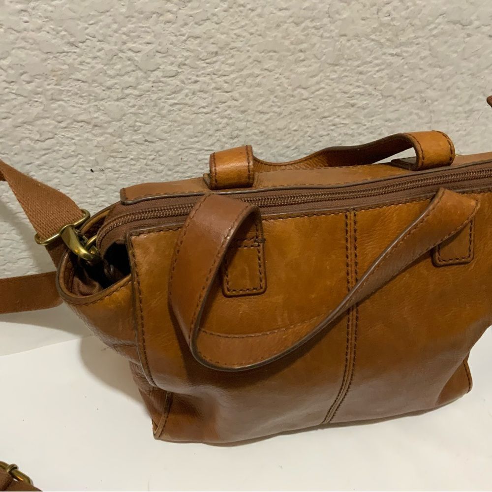 Fossil Crossbody Bag Soft cowhide Leather Purse Convertible Purse zipper - Picture 4 of 13